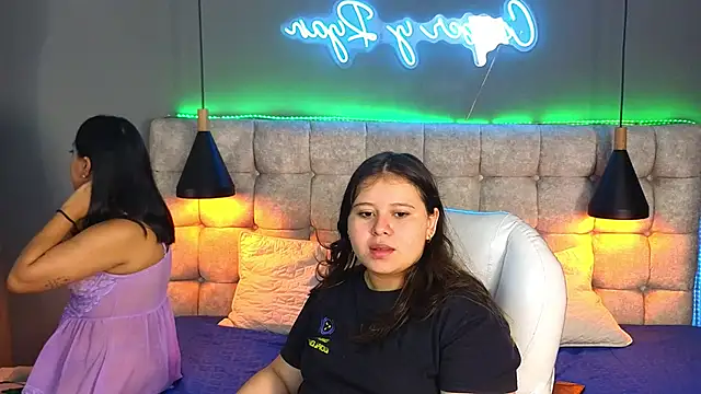 Snapshot of Laia_and_Aloby chatting on December 24, 2:44 pm Laia and Aloby online show from December 24, 2:44 pm