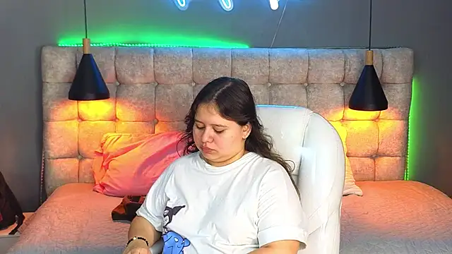 Snapshot of Laia_and_Aloby chatting on January 9, 3:34 pm Laia and Aloby online show from January 9, 3:34 pm