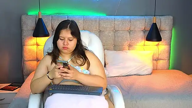 Snapshot of Laia_and_Aloby chatting on January 17, 3:32 pm Laia and Aloby online show from January 17, 3:32 pm