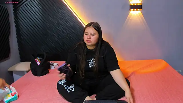 Laia and Aloby online show from April 21, 10:45 pm