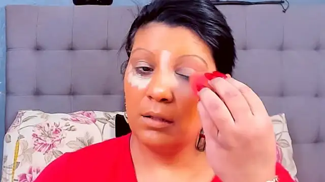 AmyCubes online show from February 19, 9:25 pm