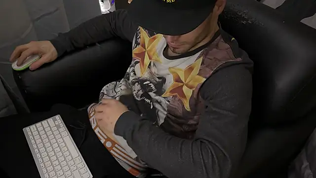 Snapshot of hot_shot_13 chatting on January 15, 10:24 pm hot shot 13 online show from January 15, 10:24 pm