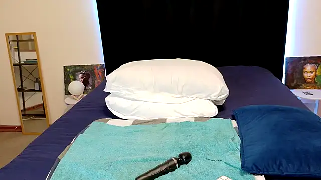 chloechrome online show from March 12, 11:33 pm