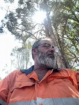 Snapshot of ausbod chatting on January 5, 3:11 am ausbod online show from January 5, 3:11 am