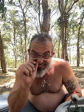 Snapshot of ausbod chatting on January 6, 3:42 am ausbod online show from January 6, 3:42 am