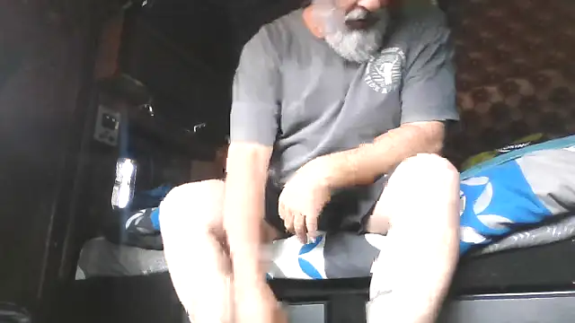 Snapshot of ausbod chatting on October 5, 3:27 am ausbod online show from October 5, 3:27 am