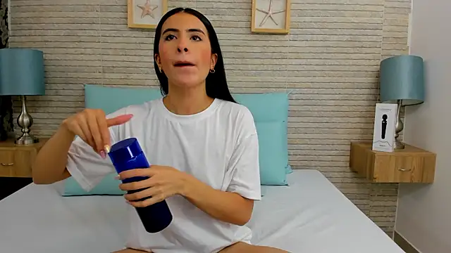 Snapshot of IssabellaLopez chatting on December 13, 8:15 pm IssabellaLopez online show from December 13, 8:15 pm