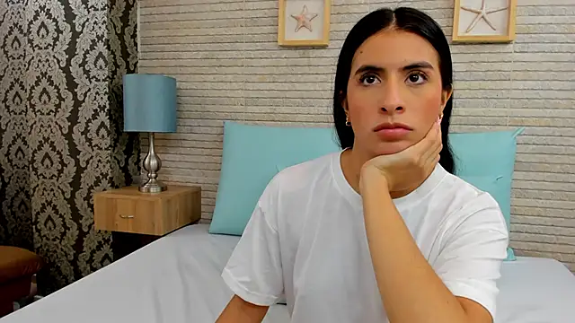 Snapshot of IssabellaLopez chatting on December 13, 11:17 pm IssabellaLopez online show from December 13, 11:17 pm