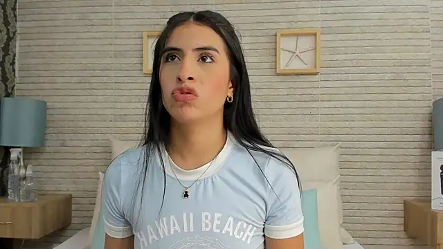 Snapshot of IssabellaLopez chatting on February 1, 11:06 pm IssabellaLopez online show from February 1, 11:06 pm