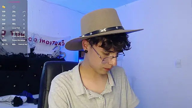 Jeam hot online show from October 31, 9:38 pm