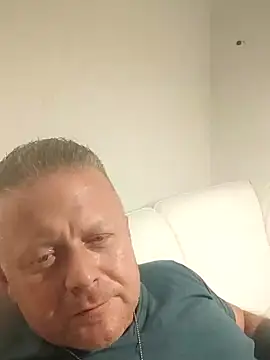 Snapshot of swingr chatting on December 18, 12:32 am swingr online show from December 18, 12:32 am