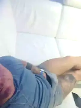 Snapshot of swingr chatting on December 23, 12:03 am swingr online show from December 23, 12:03 am