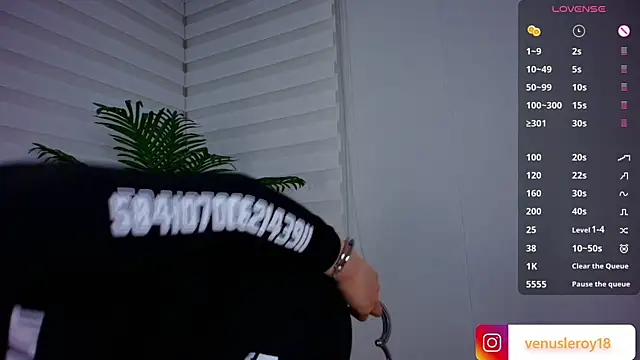 venusleroy  online show from January 21, 3:26 am