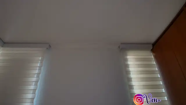 venusleroy  online show from November 23, 9:03 pm