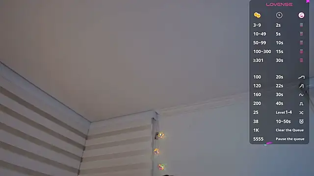 venusleroy  online show from December 19, 1:01 am