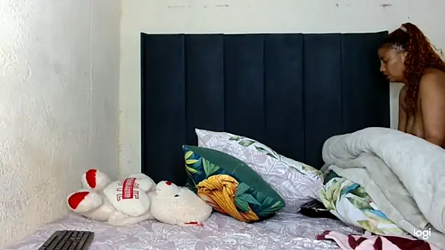 quenliyasa online show from April 11, 8:24 pm