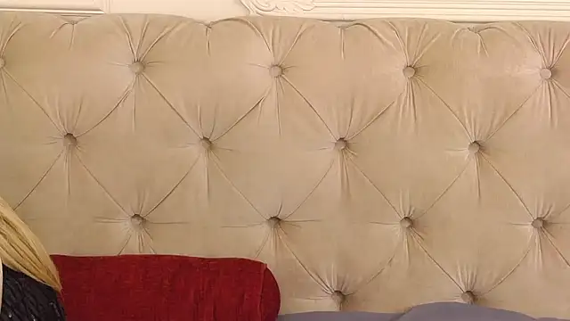 SarahLynz online show from February 11, 12:27 pm