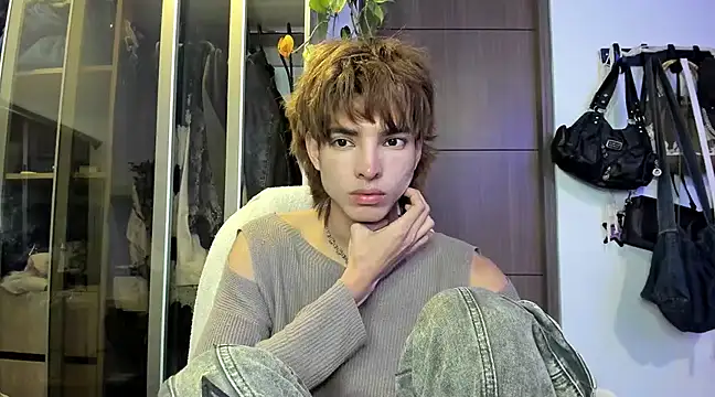 Snapshot of santy-kitty chatting on January 28, 3:04 am santy-kitty online show from January 28, 3:04 am