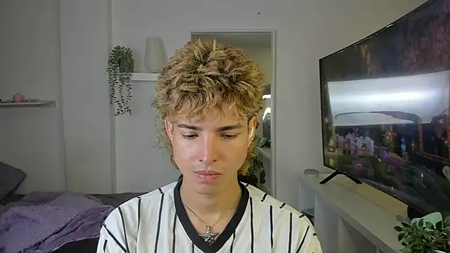 santy-kitty online show from November 8, 1:28 am