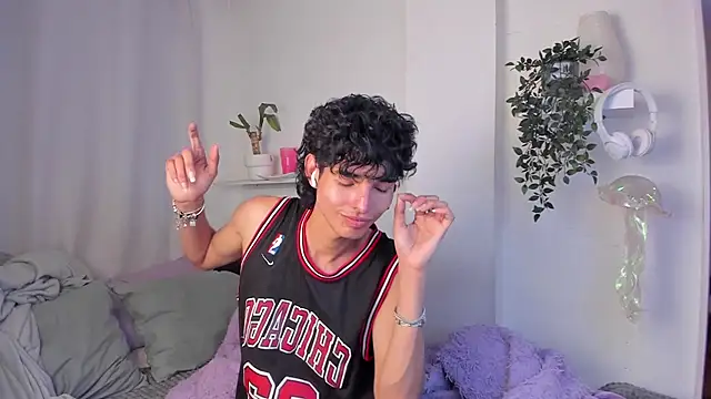 santy-kitty online show from February 14, 1:46 am