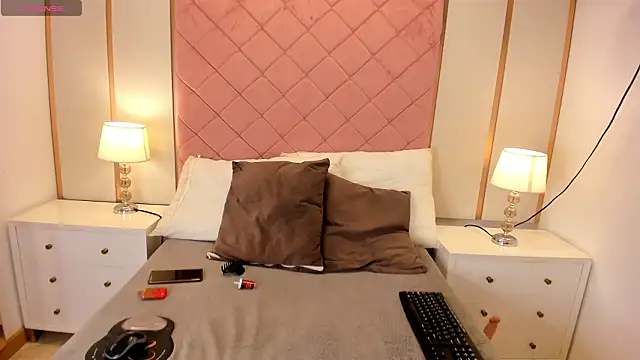 Issabella Roa online show from March 2, 4:36 am