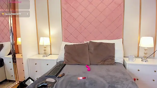 Issabella Roa online show from April 11, 4:06 am