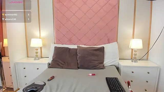 Issabella Roa online show from April 18, 4:05 am