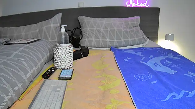 Snapshot of Sissy-Bee chatting on November 9, 7:12 pm Sissy-Bee online show from November 9, 7:12 pm