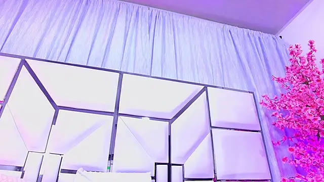 AlliciaKim online show from April 12, 12:32 pm