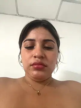 perlita05 online show from November 22, 7:35 pm