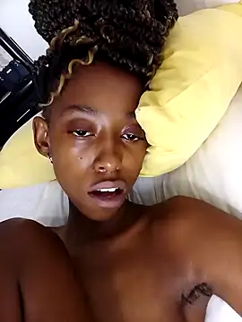 Snapshot of 02Boitybaby chatting on December 13, 8:09 am 02Boitybaby online show from December 13, 8:09 am