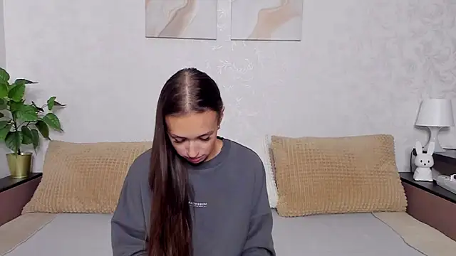 ChloeTeles  online show from March 3, 8:27 am