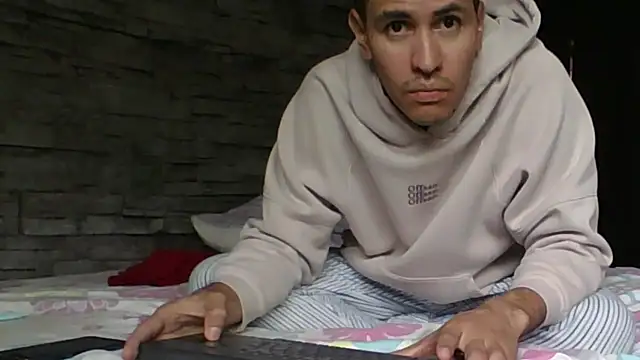 Sexylatin64 online show from April 19, 6:10 pm