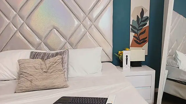 Lana-Gross online show from March 5, 7:49 pm