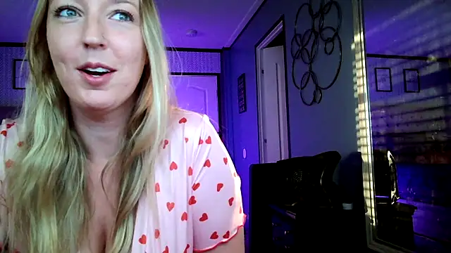 lucyallen4201 online show from February 14, 1:18 pm