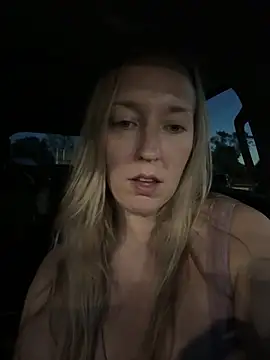 lucyallen4201 online show from April 23, 1:07 am