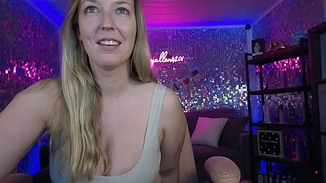 Snapshot of lucyallen4201 chatting on June 20, 10:56 pm lucyallen4201 online show from June 20, 10:56 pm
