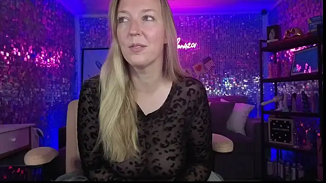 Snapshot of lucyallen4201 chatting on June 26, 10:19 am lucyallen4201 online show from June 26, 10:19 am