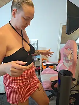 Snapshot of Milas_Dreams chatting on May 26, 12:45 pm Milas Dreams online show from May 26, 12:45 pm