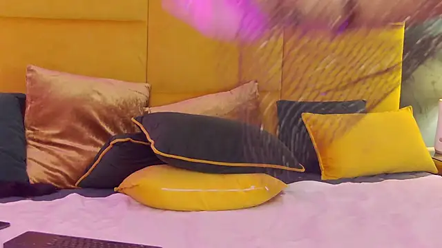 GiuliaHarvey online show from February 26, 3:32 am