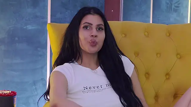 GiuliaHarvey online show from March 6, 1:37 am