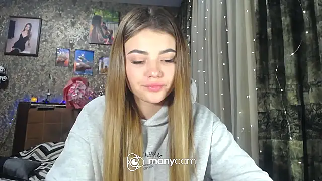 Snapshot of BonnyShy chatting on December 1, 7:36 pm BonnyShy online show from December 1, 7:36 pm