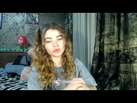 Snapshot of BonnyShy chatting on February 16, 4:32 pm BonnyShy online show from February 16, 4:32 pm