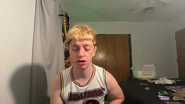 twentywithafelonyy online show from December 24, 8:00 am