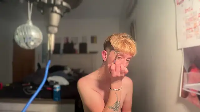 twentywithafelonyy online show from February 26, 8:04 am