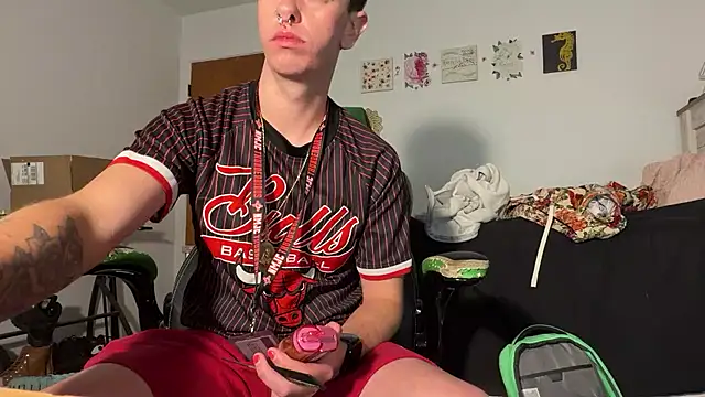 twentywithafelonyy online show from December 4, 8:12 am