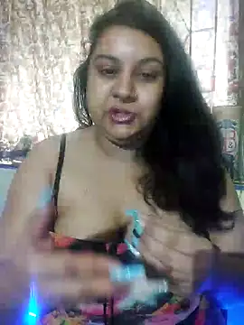 Snapshot of GoddessLorenaTheeSiren chatting on January 1, 9:28 am GoddessLorenaTheeSiren online show from January 1, 9:28 am