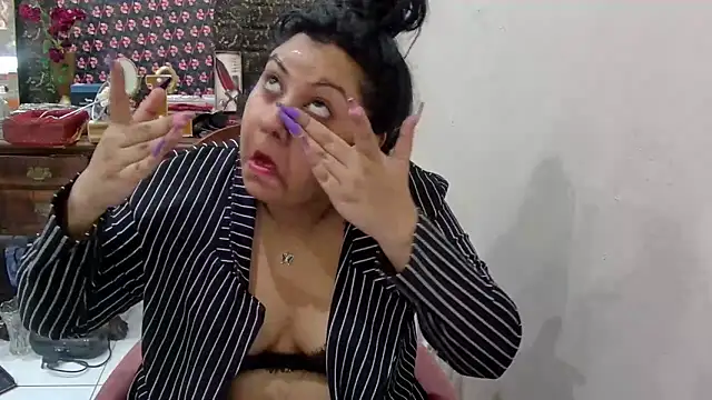 Snapshot of GoddessLorenaTheeSiren chatting on March 14, 9:14 am GoddessLorenaTheeSiren online show from March 14, 9:14 am