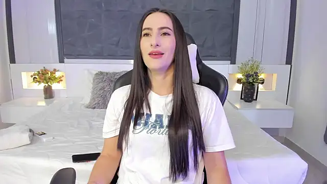 SaraGomez1 online show from November 1, 12:40 pm