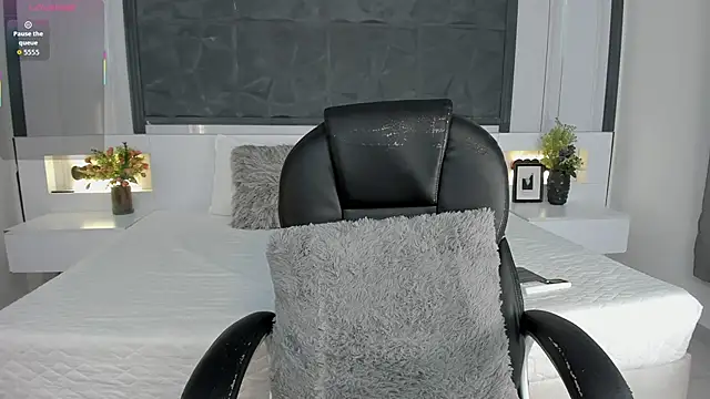 SaraGomez1 online show from April 22, 2:18 pm